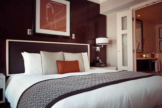 hotel-room-gf67a43a01_640